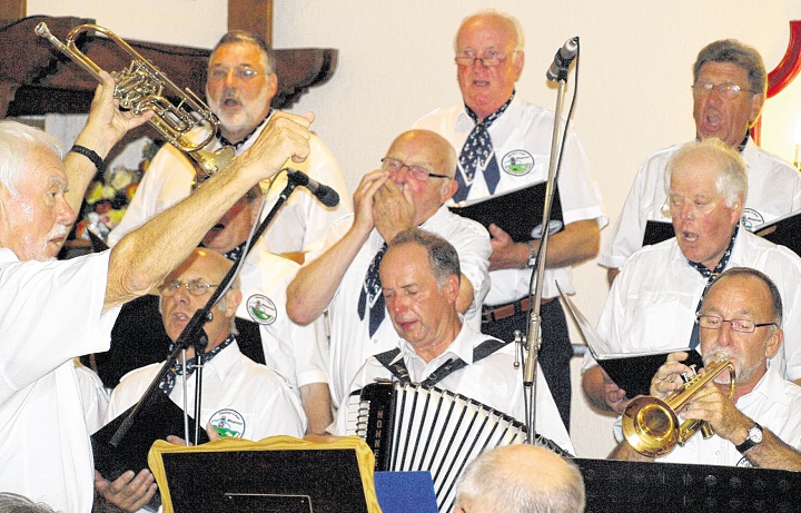 Die Fideelen Nordstrander beim Sommerkonzert auf Nordstrand im „Engländer Krug“